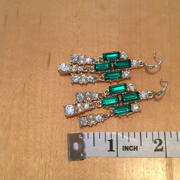 emerald chandeliers drop earrings - Picture 3 of 4